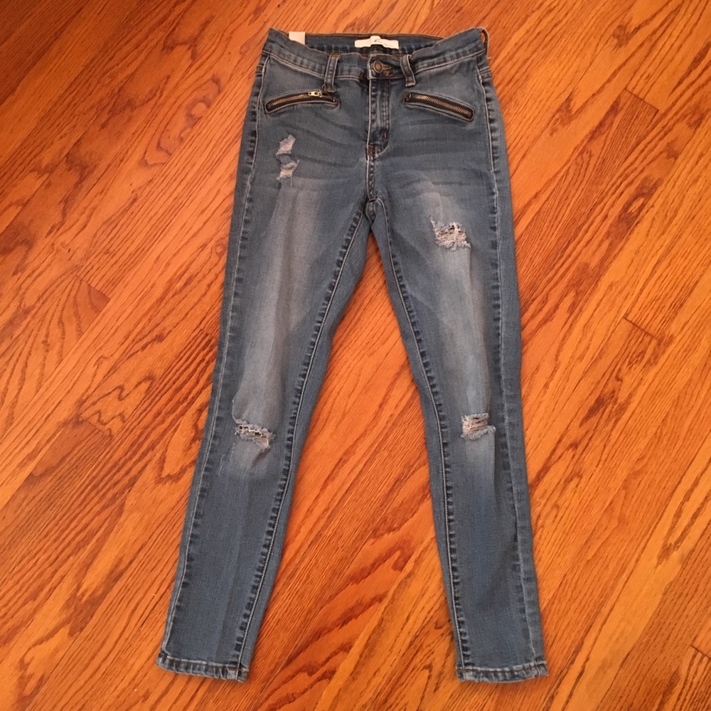 Kancan distressed denim jeans zipper pocket size 26